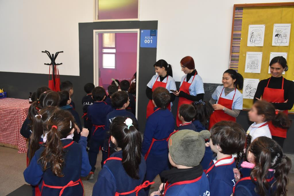 Colegio Estrada teatro y cocina para una alimentación saludable