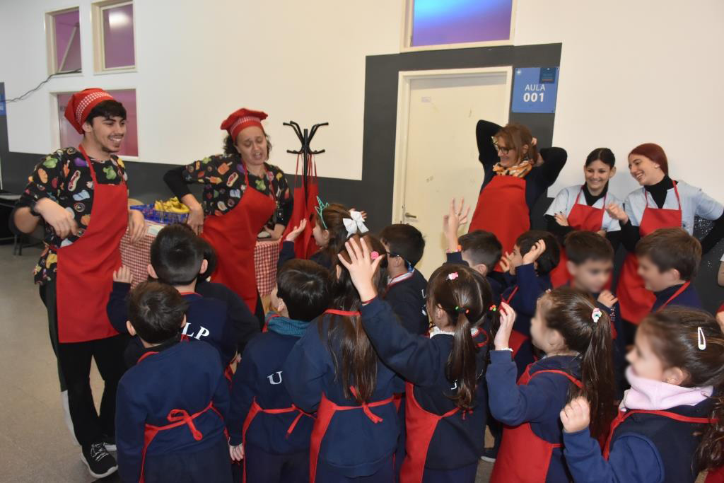 Colegio Estrada teatro y cocina para una alimentación saludable
