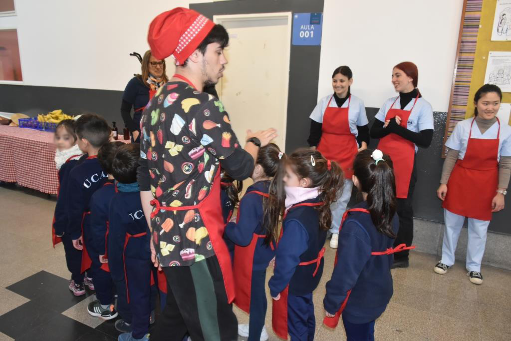 Colegio Estrada teatro y cocina para una alimentación saludable