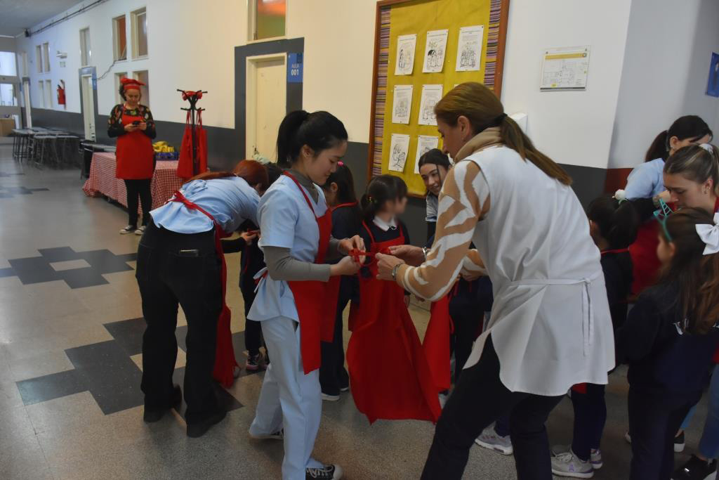 Colegio Estrada teatro y cocina para una alimentación saludable