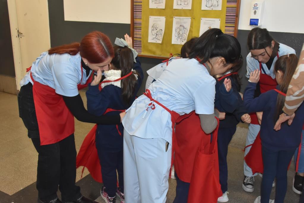 Colegio Estrada teatro y cocina para una alimentación saludable