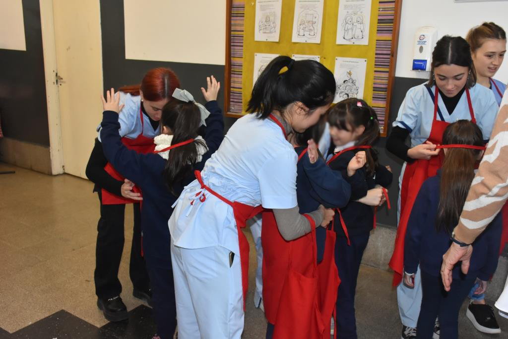 Colegio Estrada teatro y cocina para una alimentación saludable