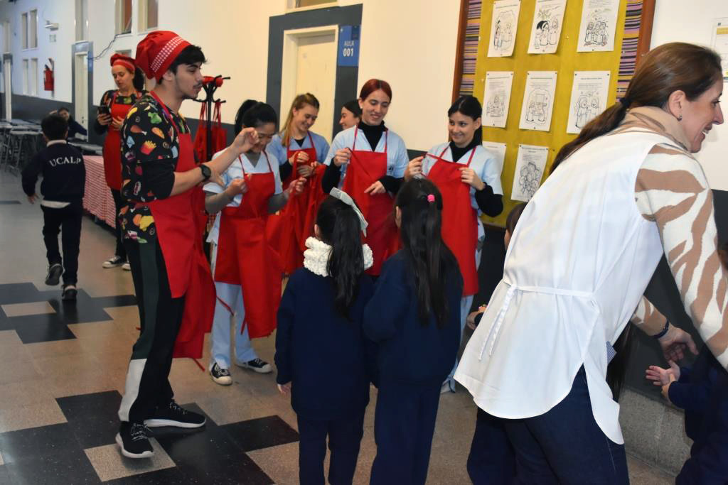 Colegio Estrada teatro y cocina para una alimentación saludable