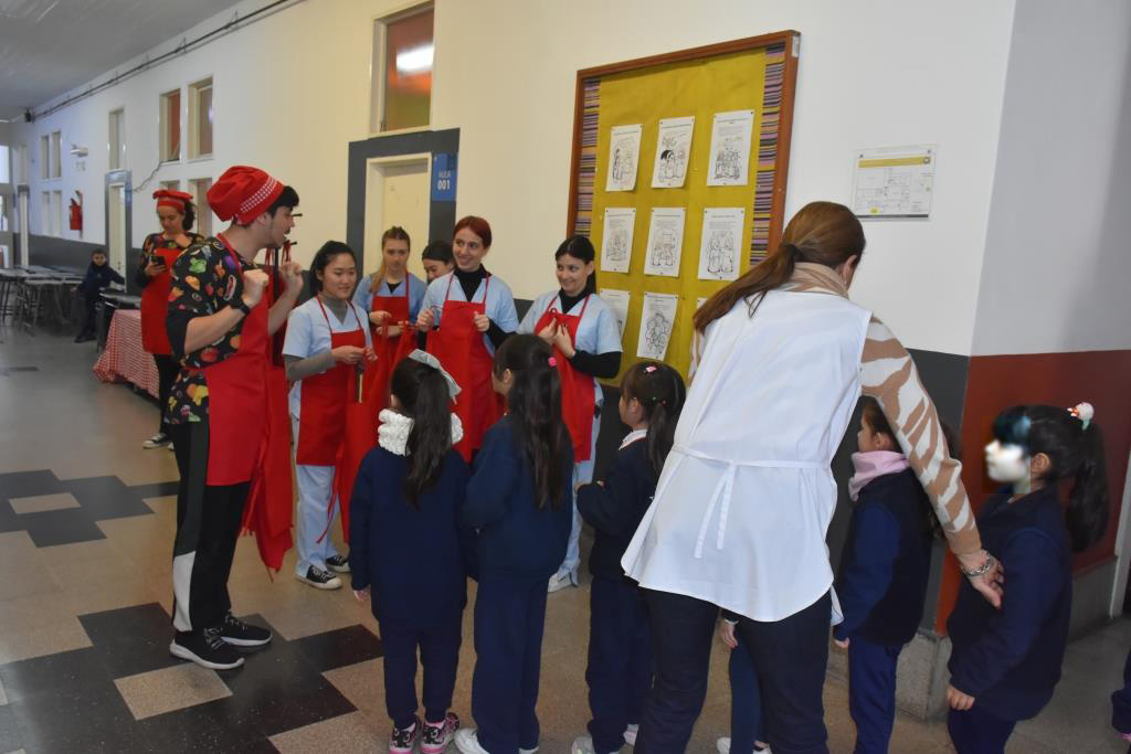 Colegio Estrada teatro y cocina para una alimentación saludable