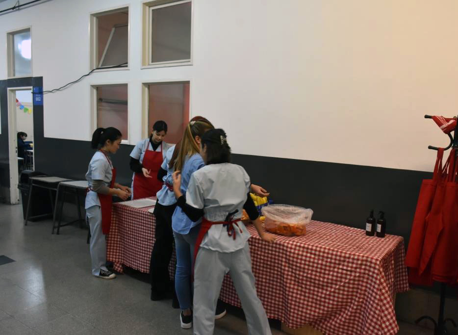 Colegio Estrada teatro y cocina para una alimentación saludable