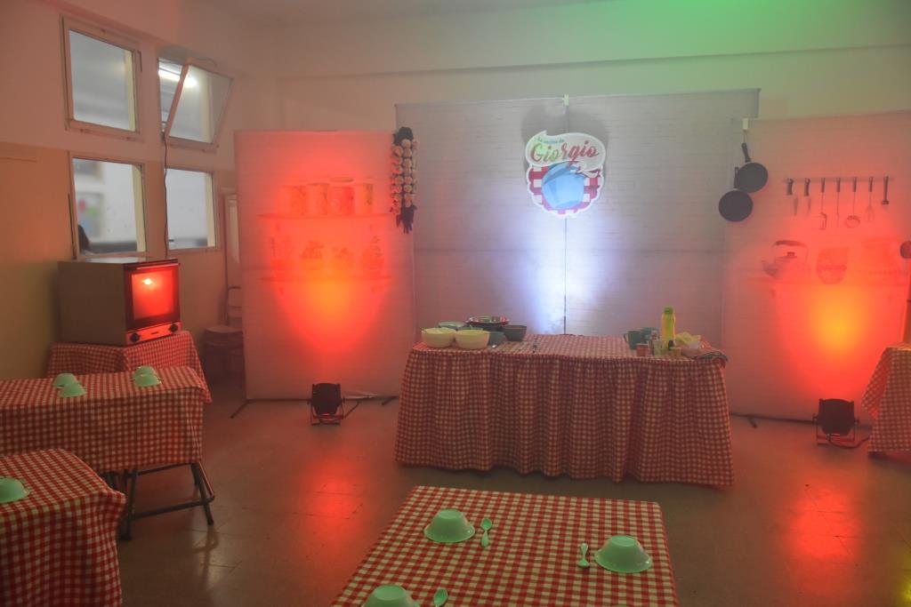 Colegio Estrada teatro y cocina para una alimentación saludable