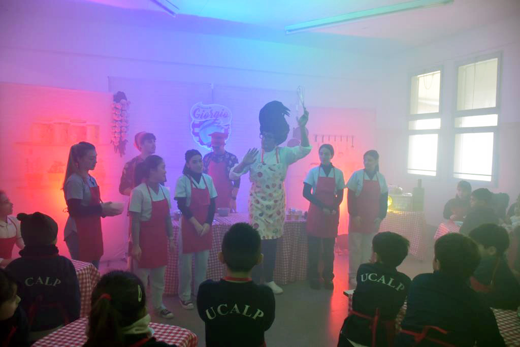 Colegio Estrada teatro y cocina para una alimentación saludable