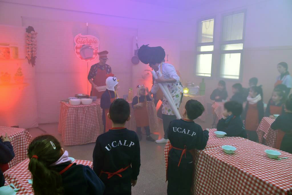 Colegio Estrada teatro y cocina para una alimentación saludable