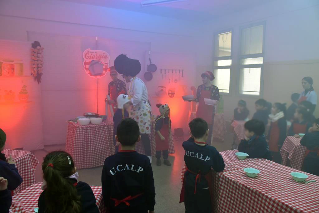 Colegio Estrada teatro y cocina para una alimentación saludable