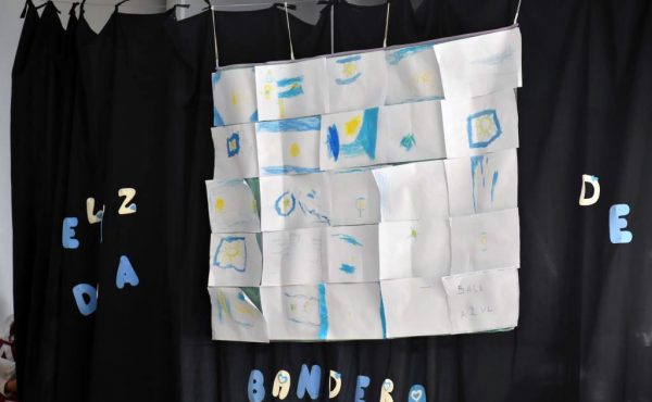 El jardín Estrada celebró el Día de la Bandera