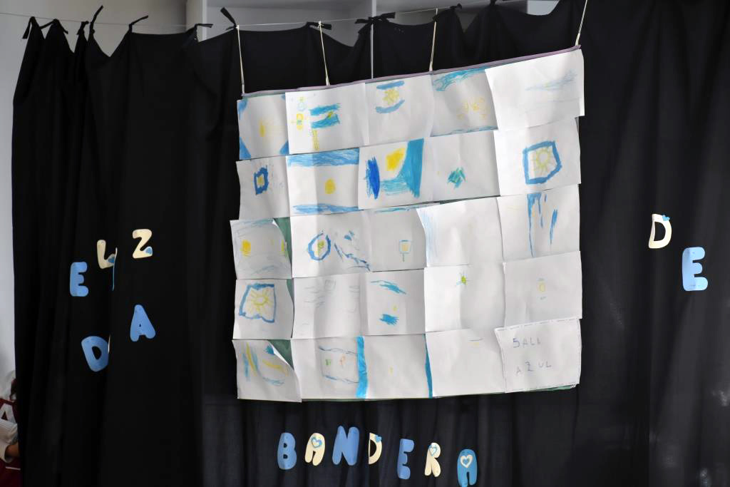 El jardín Estrada celebró el Día de la Bandera