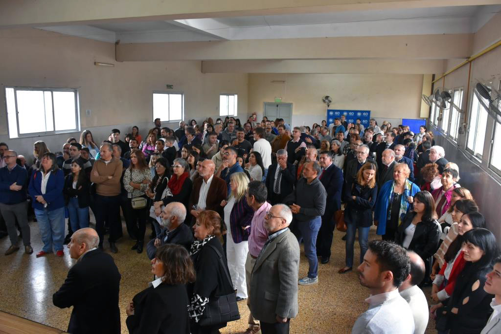 Emotivo acto de distinción a docentes y no docentes con más de 35 años de trayectoria en la UCALP