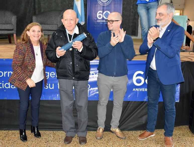 Emotivo acto de distinción a docentes y no docentes con más de 35 años de trayectoria en la UCALP