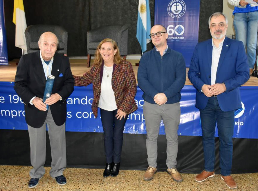 Emotivo acto de distinción a docentes y no docentes con más de 35 años de trayectoria en la UCALP