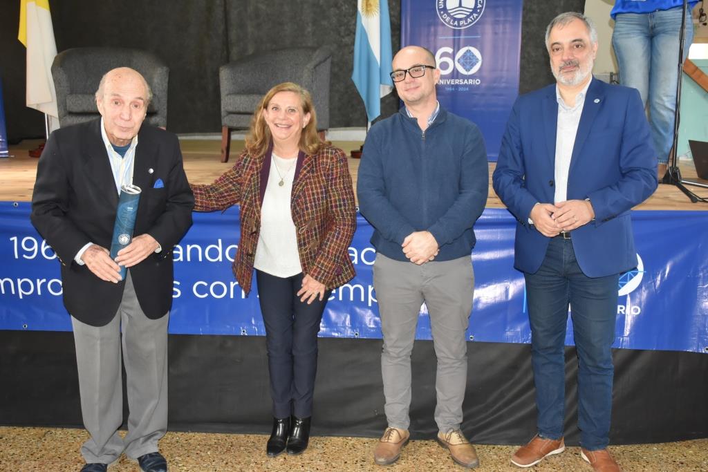 Emotivo acto de distinción a docentes y no docentes con más de 35 años de trayectoria en la UCALP