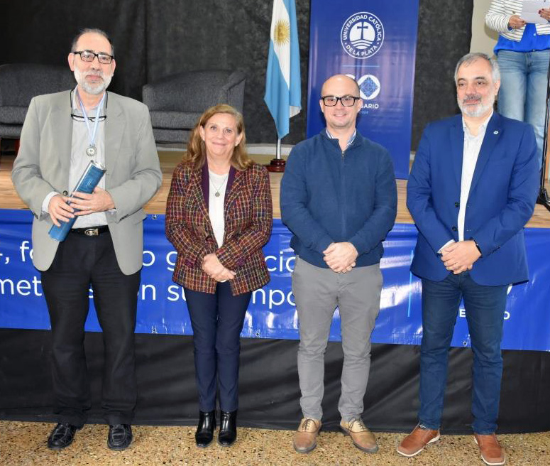 Emotivo acto de distinción a docentes y no docentes con más de 35 años de trayectoria en la UCALP