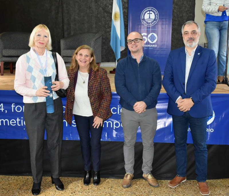 Emotivo acto de distinción a docentes y no docentes con más de 35 años de trayectoria en la UCALP