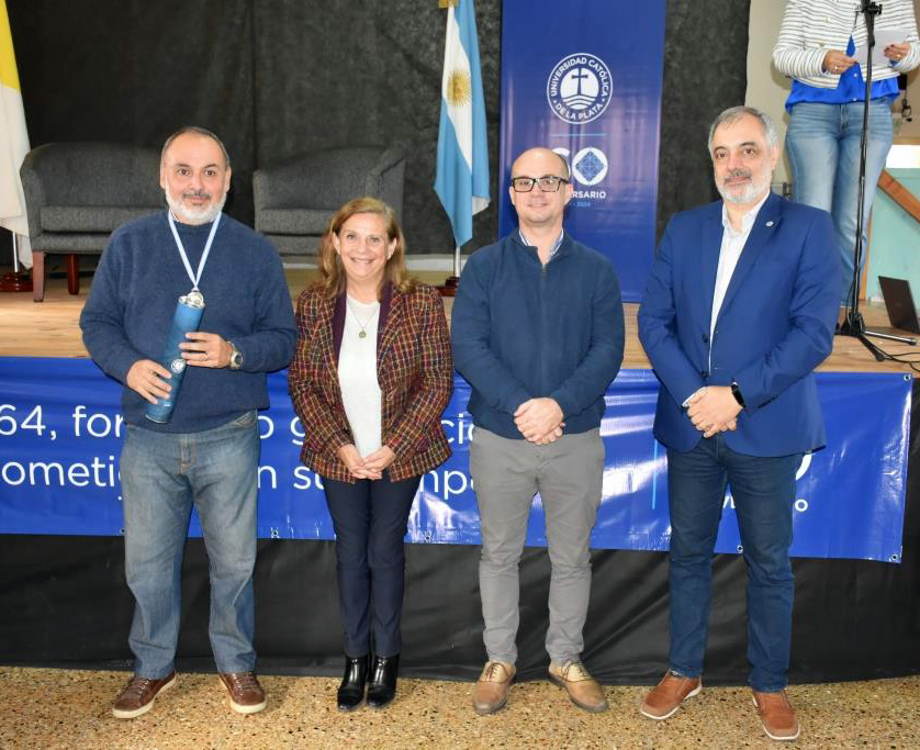 Emotivo acto de distinción a docentes y no docentes con más de 35 años de trayectoria en la UCALP