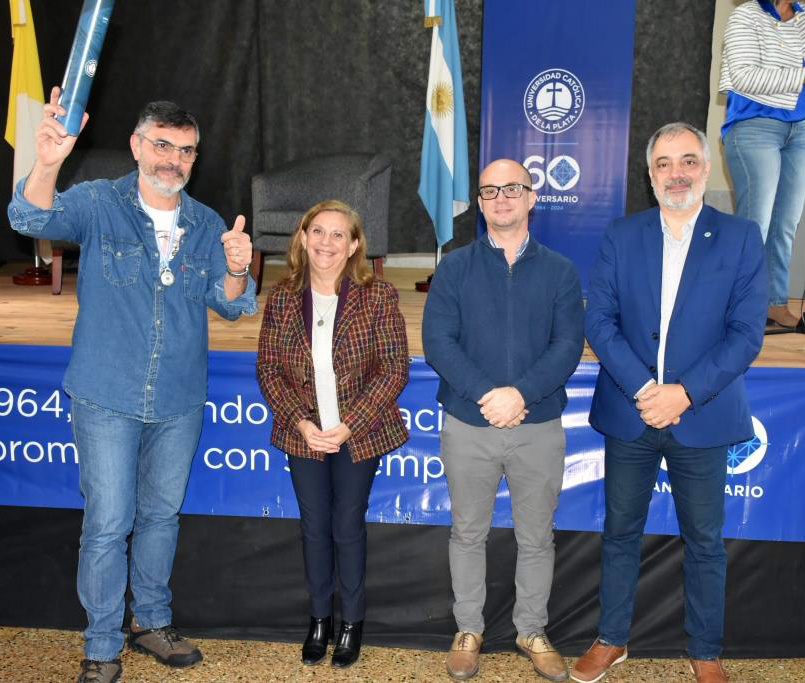 Emotivo acto de distinción a docentes y no docentes con más de 35 años de trayectoria en la UCALP