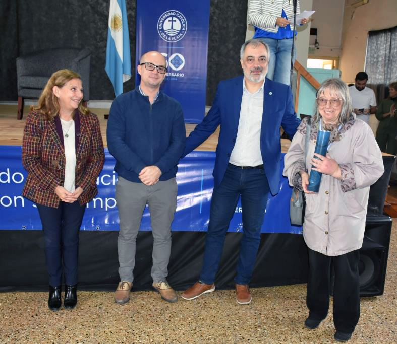 Emotivo acto de distinción a docentes y no docentes con más de 35 años de trayectoria en la UCALP