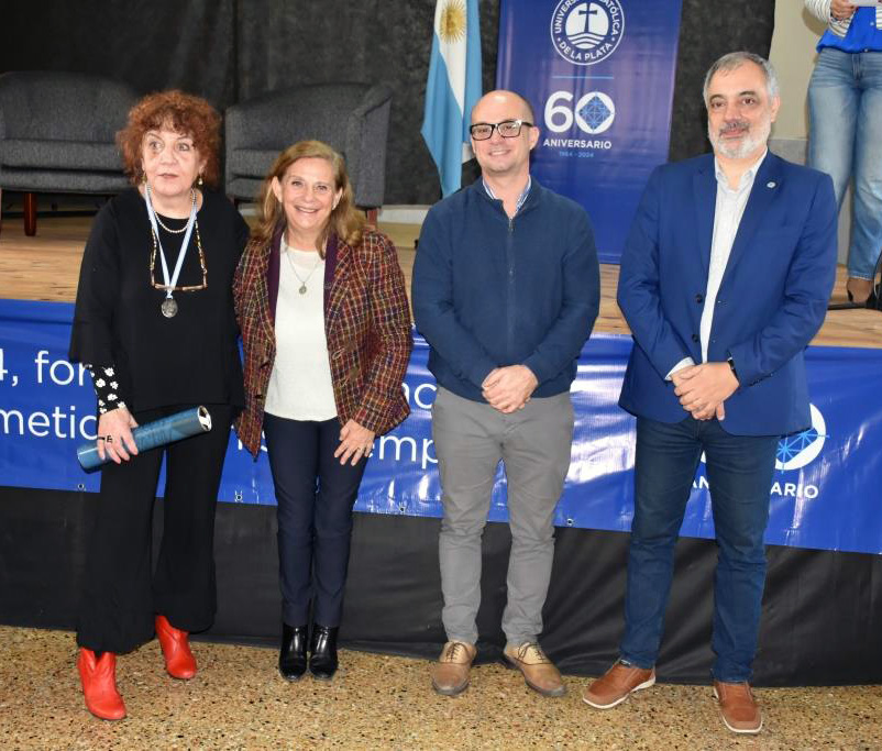 Emotivo acto de distinción a docentes y no docentes con más de 35 años de trayectoria en la UCALP