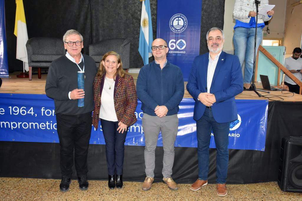 Emotivo acto de distinción a docentes y no docentes con más de 35 años de trayectoria en la UCALP