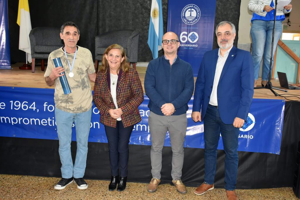 Emotivo acto de distinción a docentes y no docentes con más de 35 años de trayectoria en la UCALP