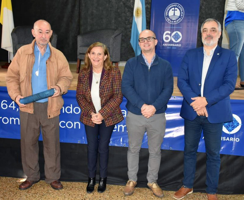 Emotivo acto de distinción a docentes y no docentes con más de 35 años de trayectoria en la UCALP