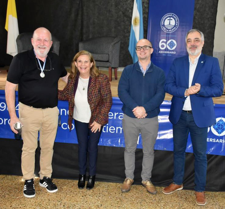 Emotivo acto de distinción a docentes y no docentes con más de 35 años de trayectoria en la UCALP