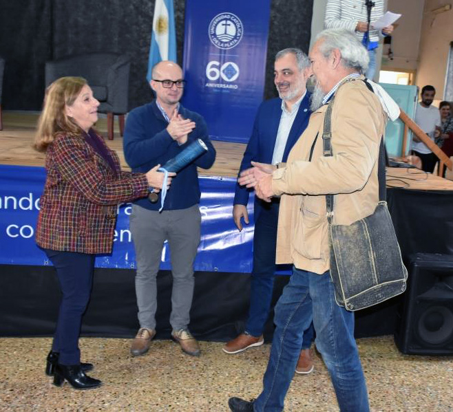 Emotivo acto de distinción a docentes y no docentes con más de 35 años de trayectoria en la UCALP