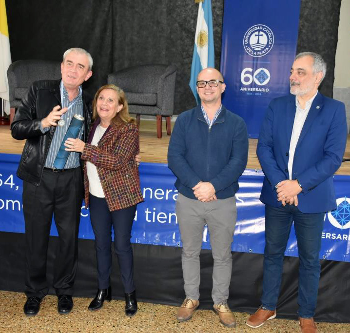 Emotivo acto de distinción a docentes y no docentes con más de 35 años de trayectoria en la UCALP