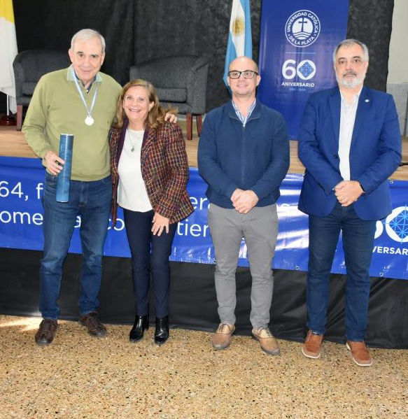 Emotivo acto de distinción a docentes y no docentes con más de 35 años de trayectoria en la UCALP