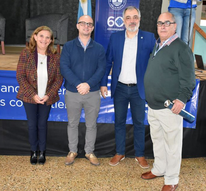 Emotivo acto de distinción a docentes y no docentes con más de 35 años de trayectoria en la UCALP