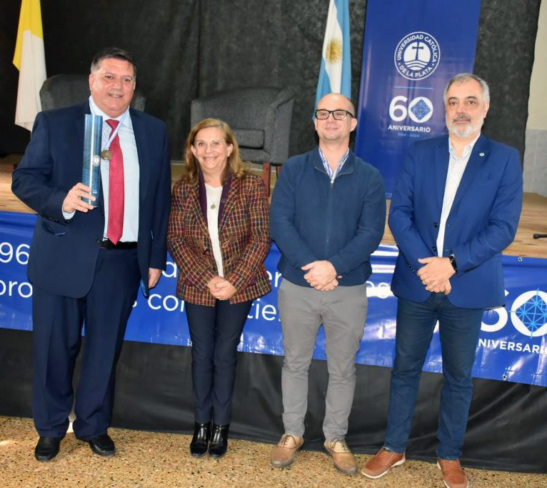 Emotivo acto de distinción a docentes y no docentes con más de 35 años de trayectoria en la UCALP