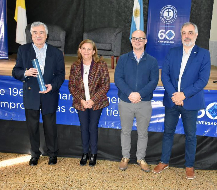 Emotivo acto de distinción a docentes y no docentes con más de 35 años de trayectoria en la UCALP