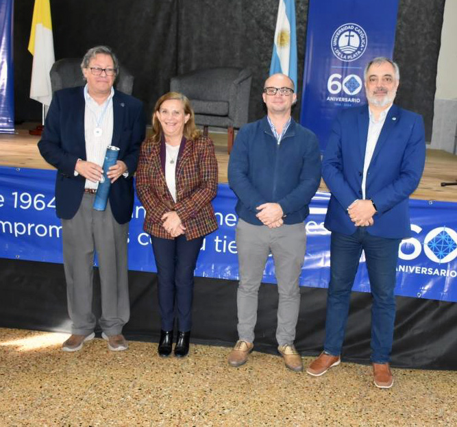 Emotivo acto de distinción a docentes y no docentes con más de 35 años de trayectoria en la UCALP