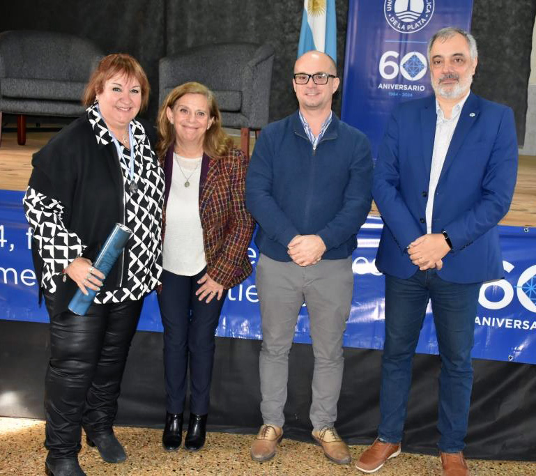 Emotivo acto de distinción a docentes y no docentes con más de 35 años de trayectoria en la UCALP