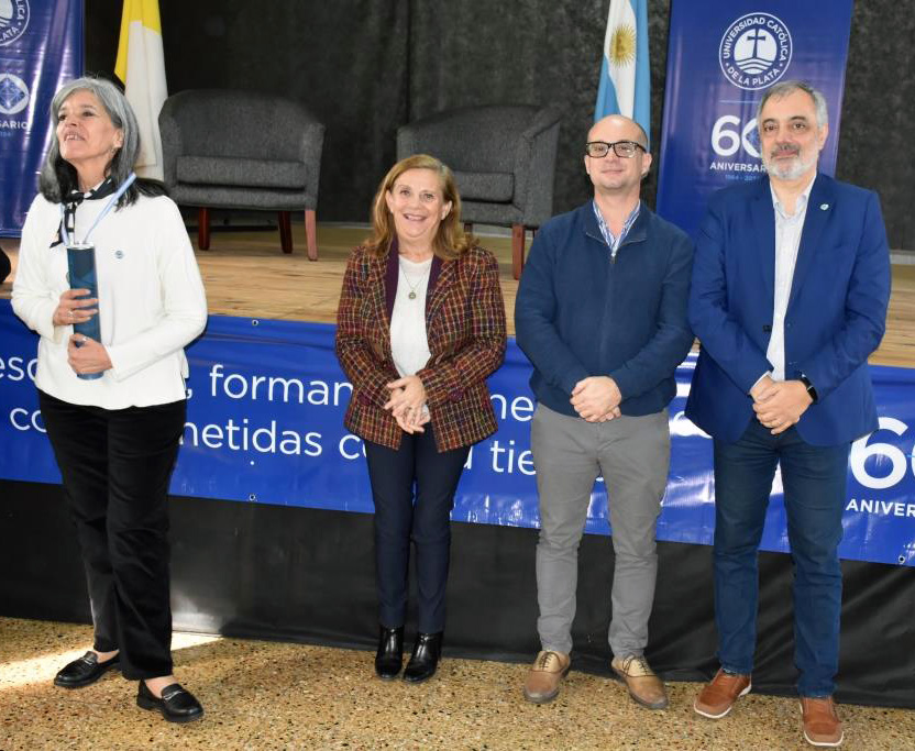 Emotivo acto de distinción a docentes y no docentes con más de 35 años de trayectoria en la UCALP