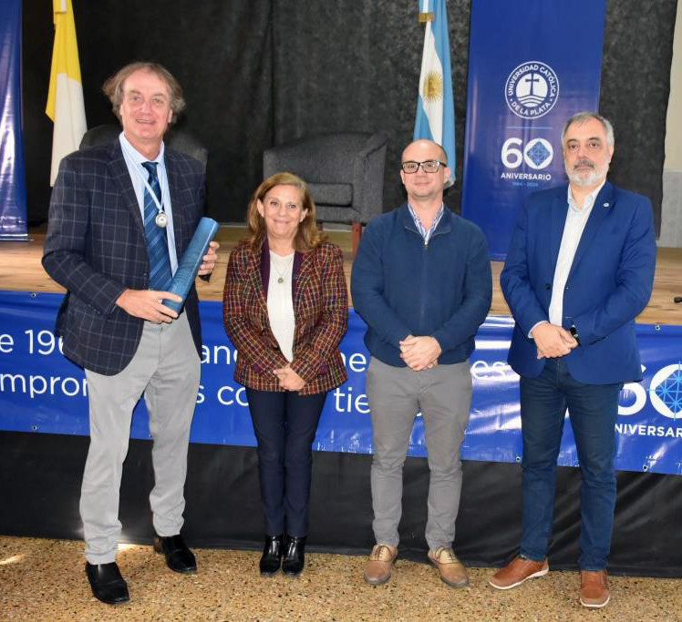 Emotivo acto de distinción a docentes y no docentes con más de 35 años de trayectoria en la UCALP