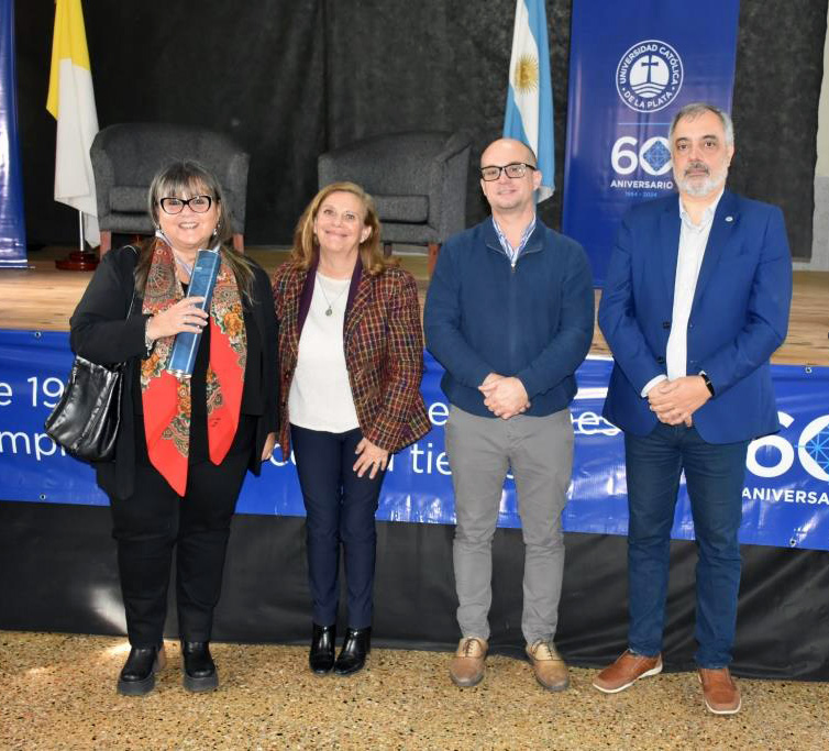 Emotivo acto de distinción a docentes y no docentes con más de 35 años de trayectoria en la UCALP