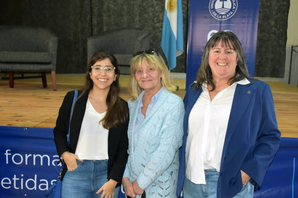 Emotivo acto de distinción a docentes y no docentes con más de 35 años de trayectoria en la UCALP