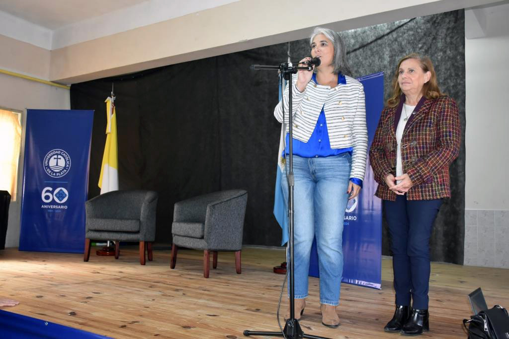 Emotivo acto de distinción a docentes y no docentes con más de 35 años de trayectoria en la UCALP