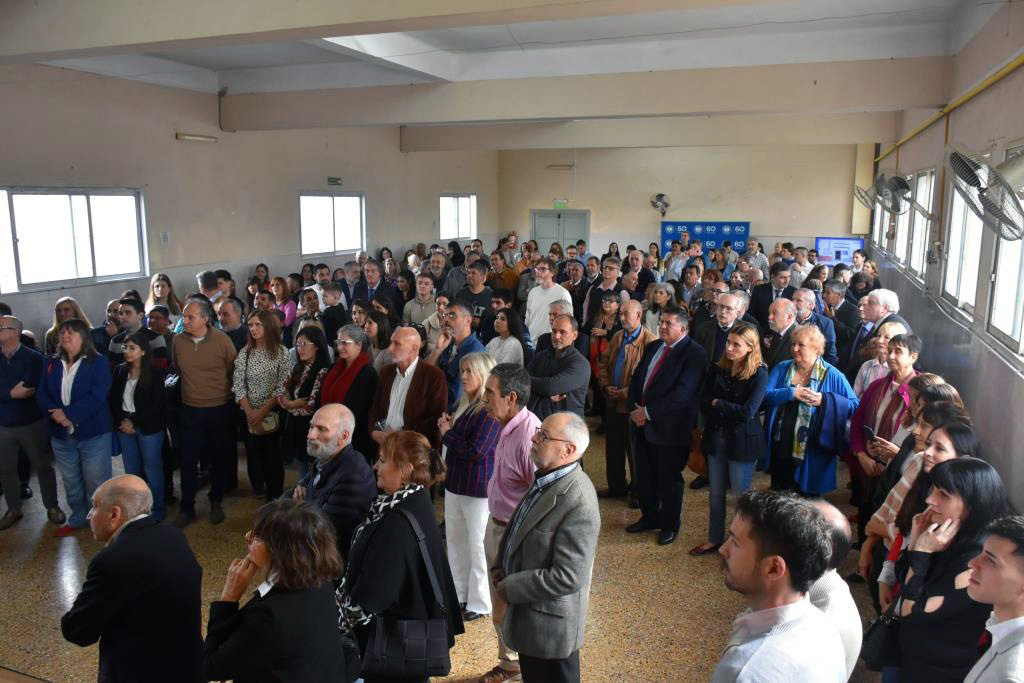 Emotivo acto de distinción a docentes y no docentes con más de 35 años de trayectoria en la UCALP