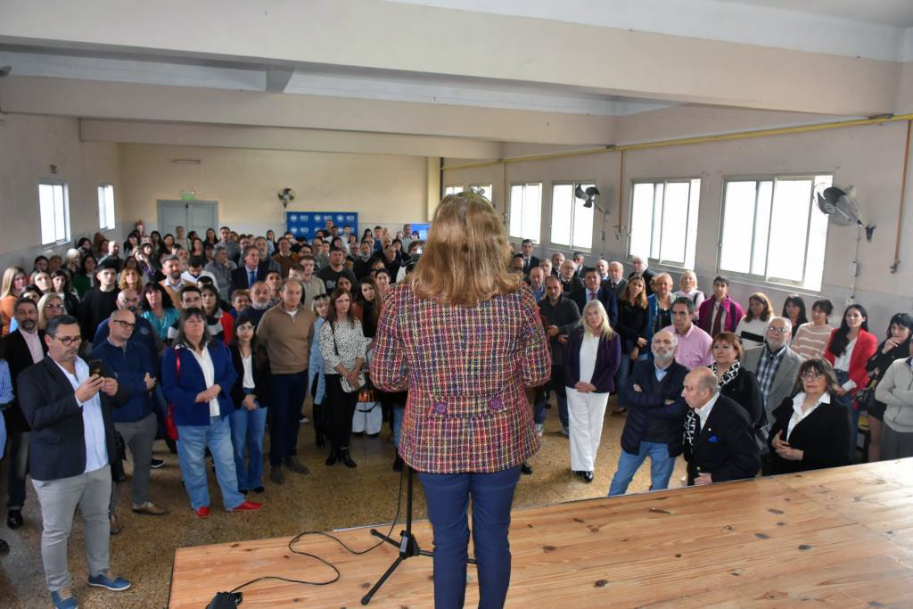 Emotivo acto de distinción a docentes y no docentes con más de 35 años de trayectoria en la UCALP