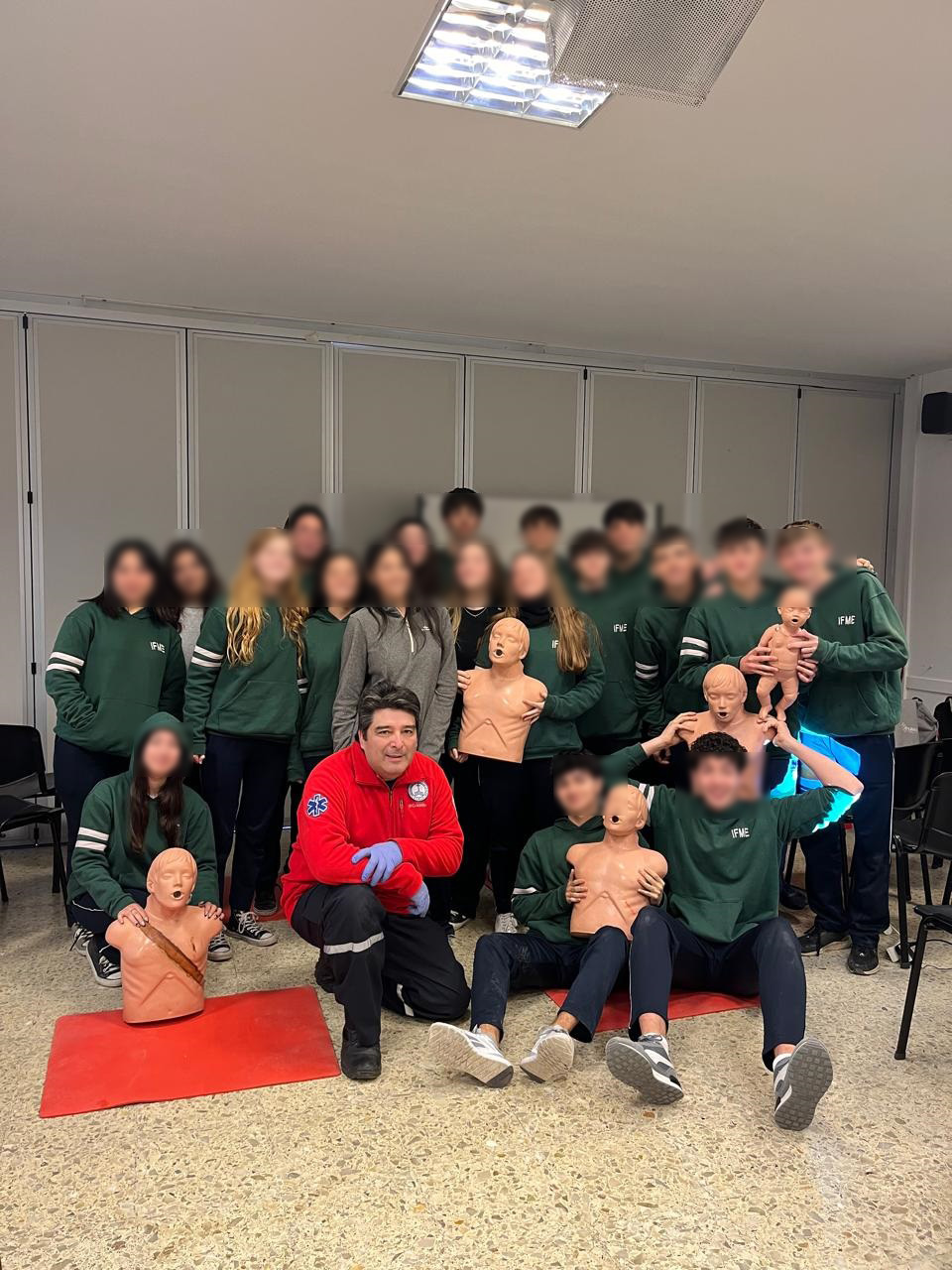 Continúan las capacitaciones en RCP a alumnos de colegios platenses