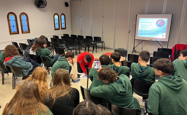 Continúan las capacitaciones en RCP a alumnos de colegios platenses