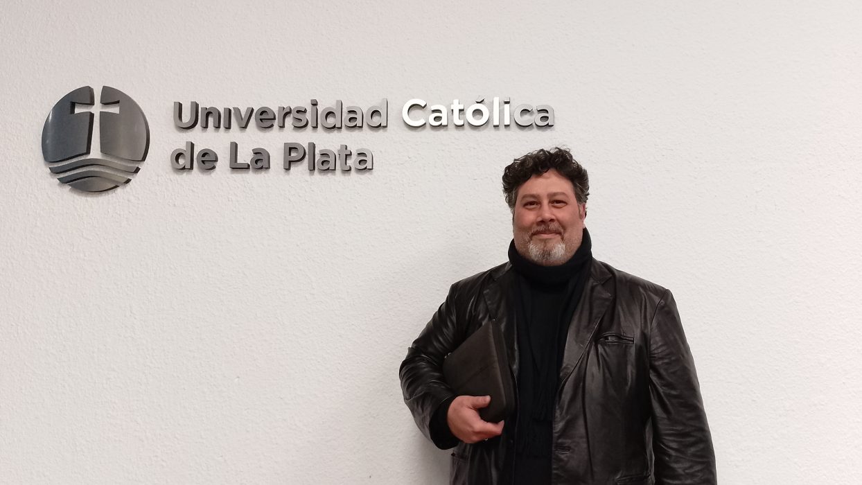 El Parlamento Mundial de Educación reconoce a un Docente de la UCALP