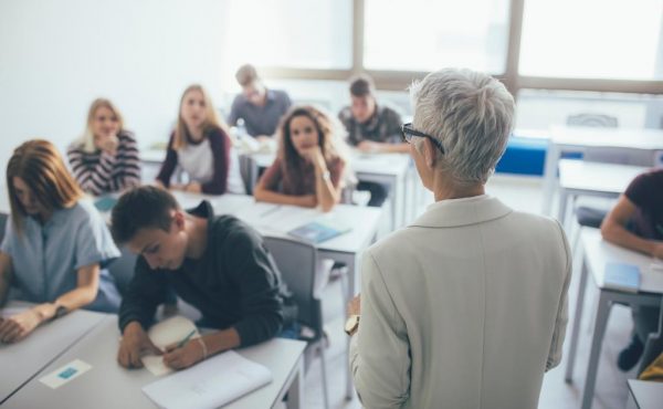 Investigadores extranjeros obtuvieron becas internacionales de la UCALP