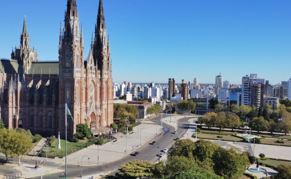 Invitan a ingresantes universitarios a conocer la Ciudad