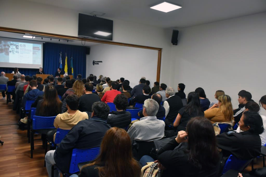 Ante un auditorio colmado, Marcos Peña presentó su libro sobre liderazgo en la UCALP